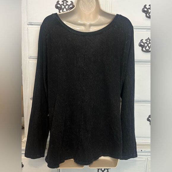 Mineral Wash Front Knot‎ Tee - Picture 5 of 13